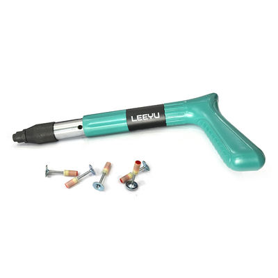 Un pistolet à clous en acier vert mini 4 engrenages Pouvoir réglable pour le plafond pour une longueur maximale de clous de 2 pouces