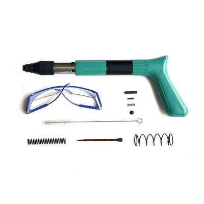 Un pistolet à clous en acier vert mini 4 engrenages Pouvoir réglable pour le plafond pour une longueur maximale de clous de 2 pouces