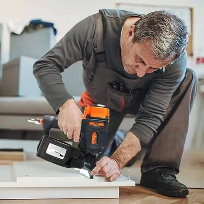 Capacité élevée 3,37 kg CN70 Pneumatique Coil Nailer pour palettes et performances