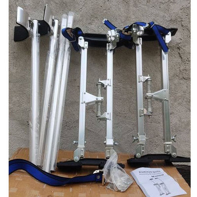 Des talons d'aluminium réglables améliorent les performances pour les adultes de la construction
