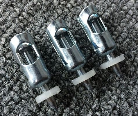 Une broche à rouleaux lisse et une broche à rouleaux tuberculeux avec une ouverture d'oeil et un lave-linge en plastique