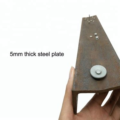 Un clou en béton de type PDW galvanisé électriquement avec un lave-linge en métal de 25 mm