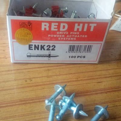 Sécurisez votre plafond avec des pinces pour cloisons en béton de 32 mm RED HIT et une bande de lavage de 12 mm