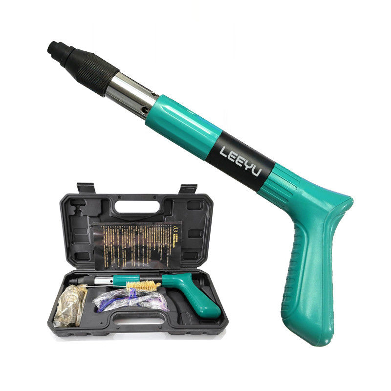 Un pistolet à clous en acier vert mini 4 engrenages Pouvoir réglable pour le plafond pour une longueur maximale de clous de 2 pouces