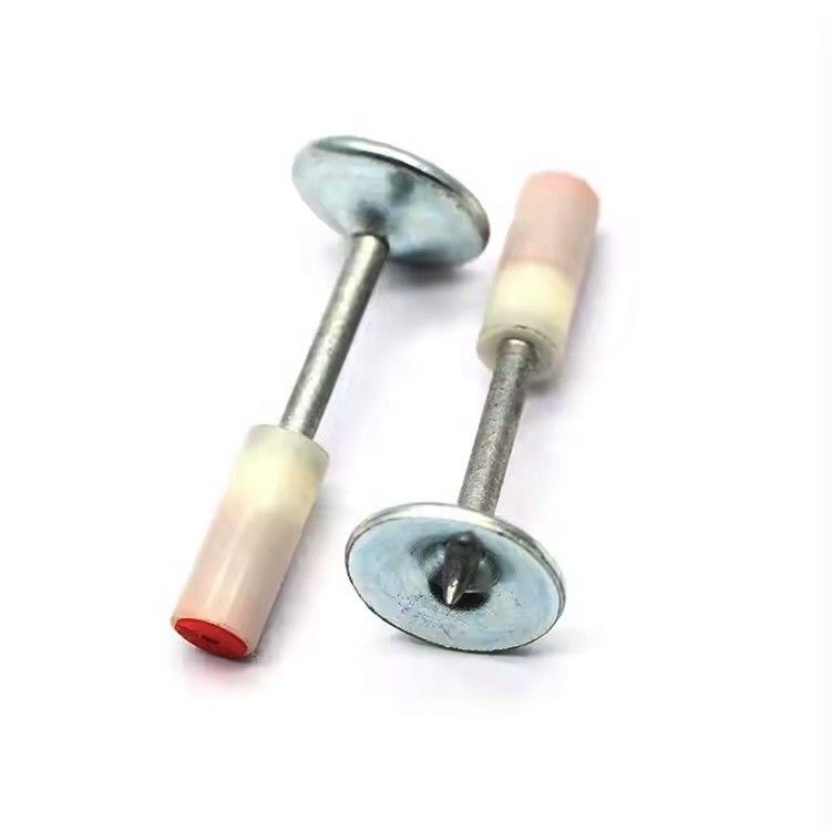 Installation de pinces à ongles pour plafonds magnifiquement décorés