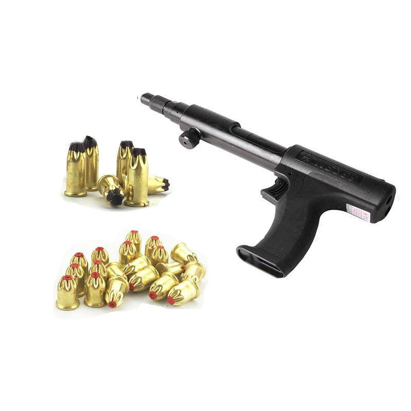 Un puissant pistolet à clous noir pour le toit.22.27 cal Charges électriques et 120V / 60HZ tension